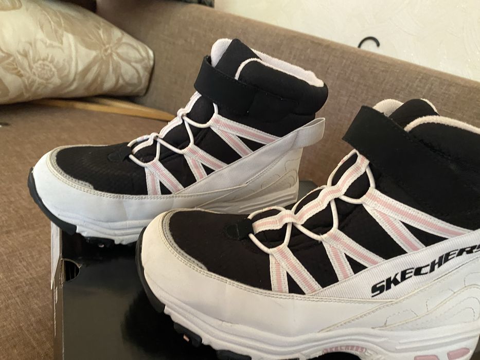 Продам зимові чоботи skechers