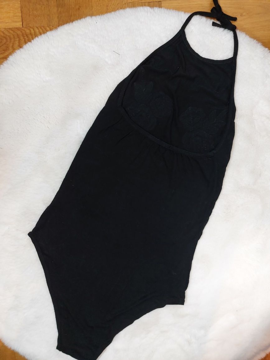 Czarne body w kwiaty czarny top w kwiaty koszulka z haftem top haft 36