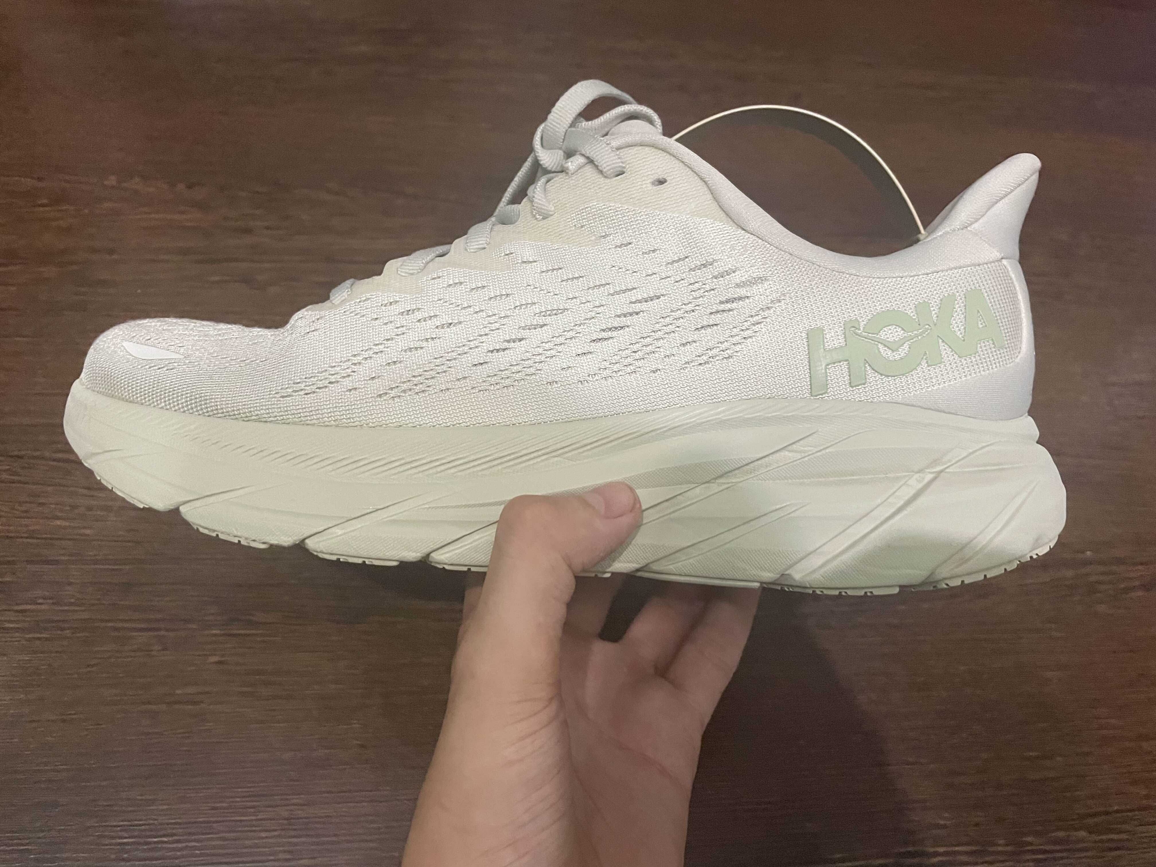 Кросівки Hoka Clifton 8.    Р 40 2/3.   25.5см