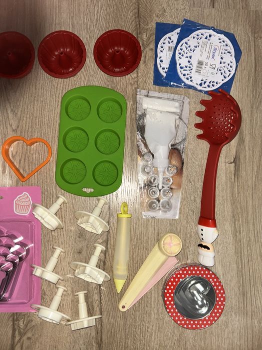 Duży zestaw foremki, patyczki ozdobne, foremki na babeczki