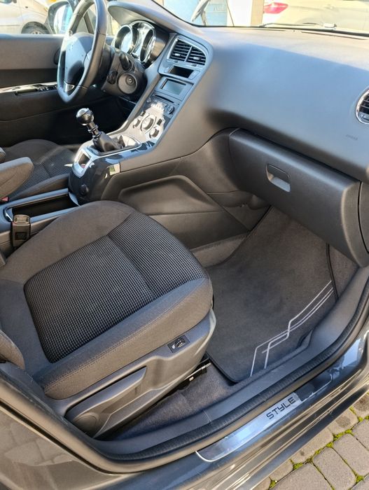 Peugeot 5008  2015 р.