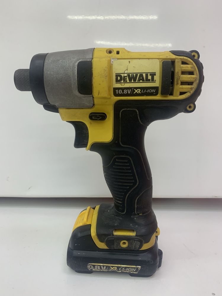 Шуруповерт Dewalt dc815