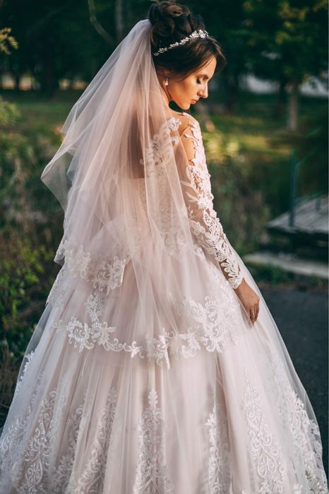 Весільна сукня