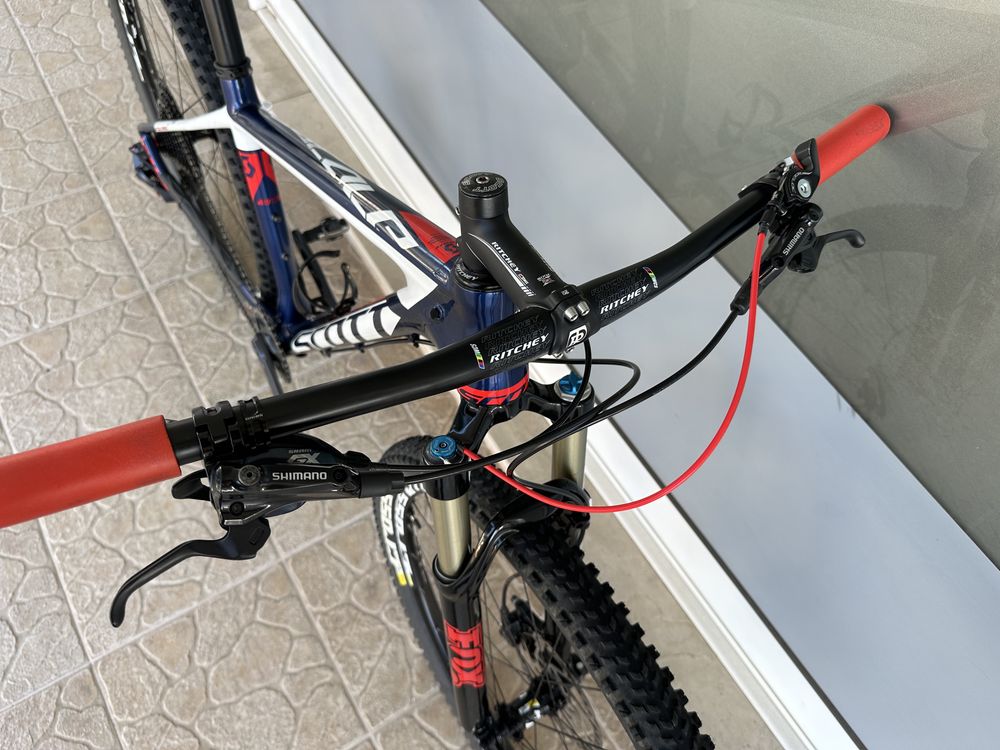 Bicicleta Scott 29 - Carbono - Bem equipada