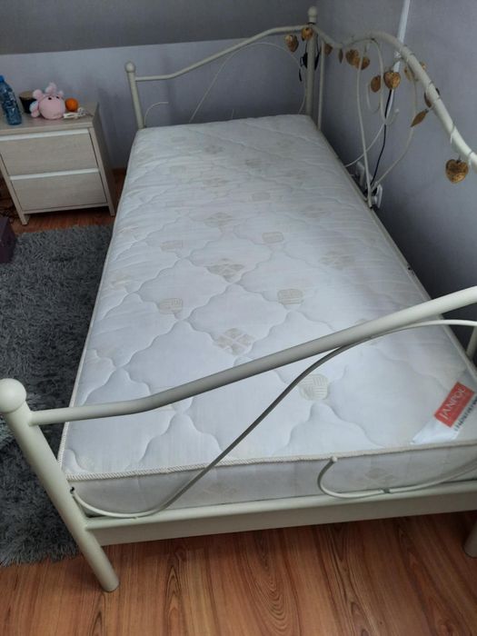 Łóżko z materacem Janpol  90x200 cm