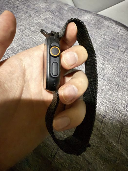 Apple Watch Ultra 2 • Black Titanium 49 мм • Milanese Loop