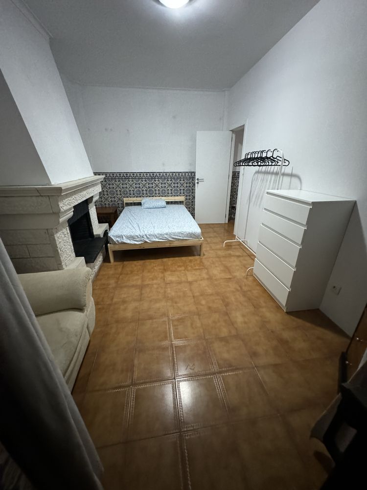 Quarto casal ou solteiro ao pé dos barcos com DESPESAS INCLUIDAS.