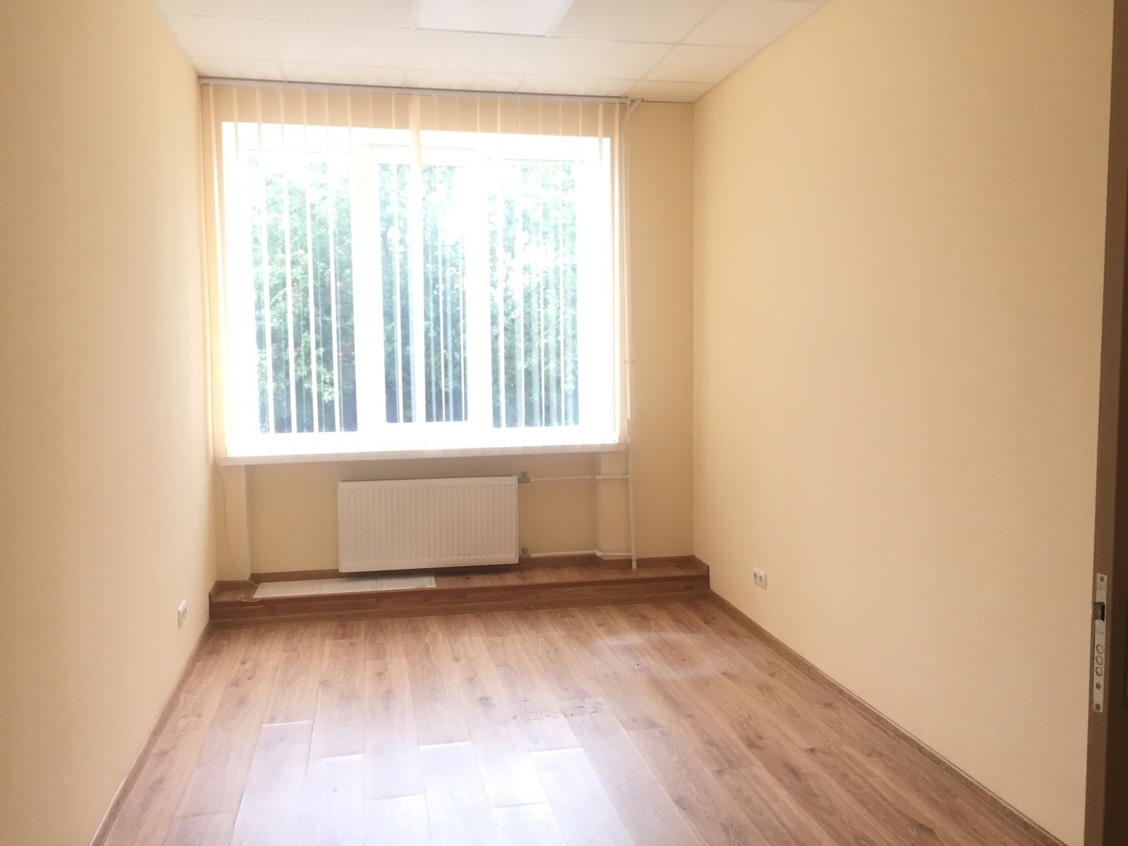 Оренда 3 кабінетів - 36,7м в офісному центрі з новим ремонтом, 5 кутів