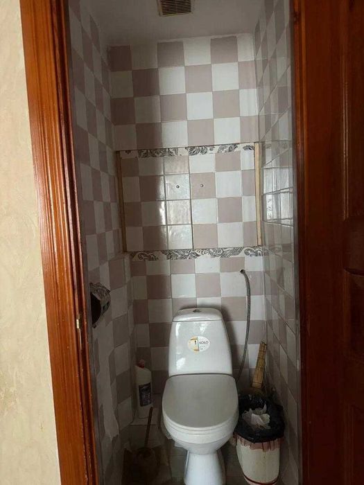 Продаж чотирьокімнатної квартири по вулиці Червоної Калини