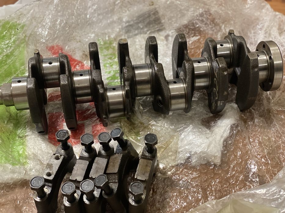 Блок цилиндров приора с комплектом поршней