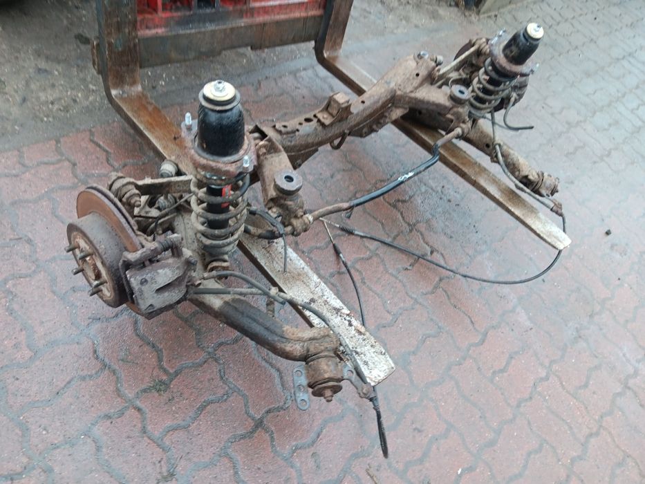 Toyota Avensis t25 zawieszenie tył tylne kompletne belka amortyzator