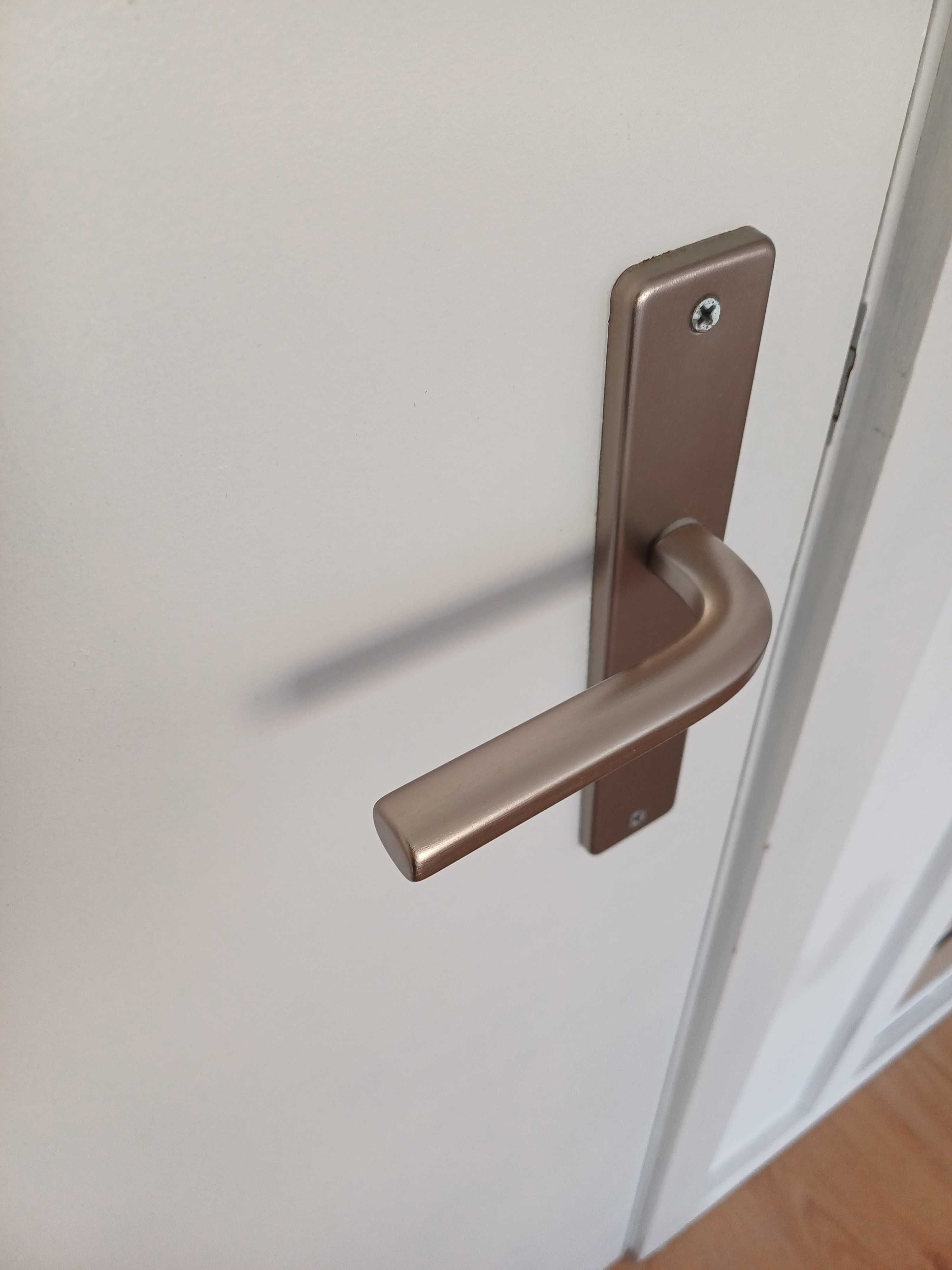Puxador de porta placa acabamento escovado