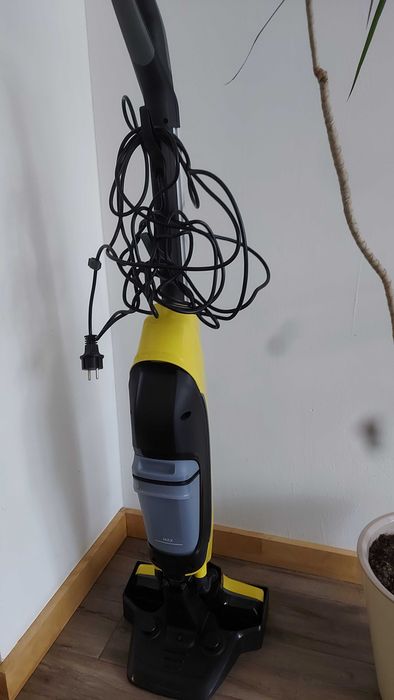 Підлогомиюча машина.  пилосос Karcher