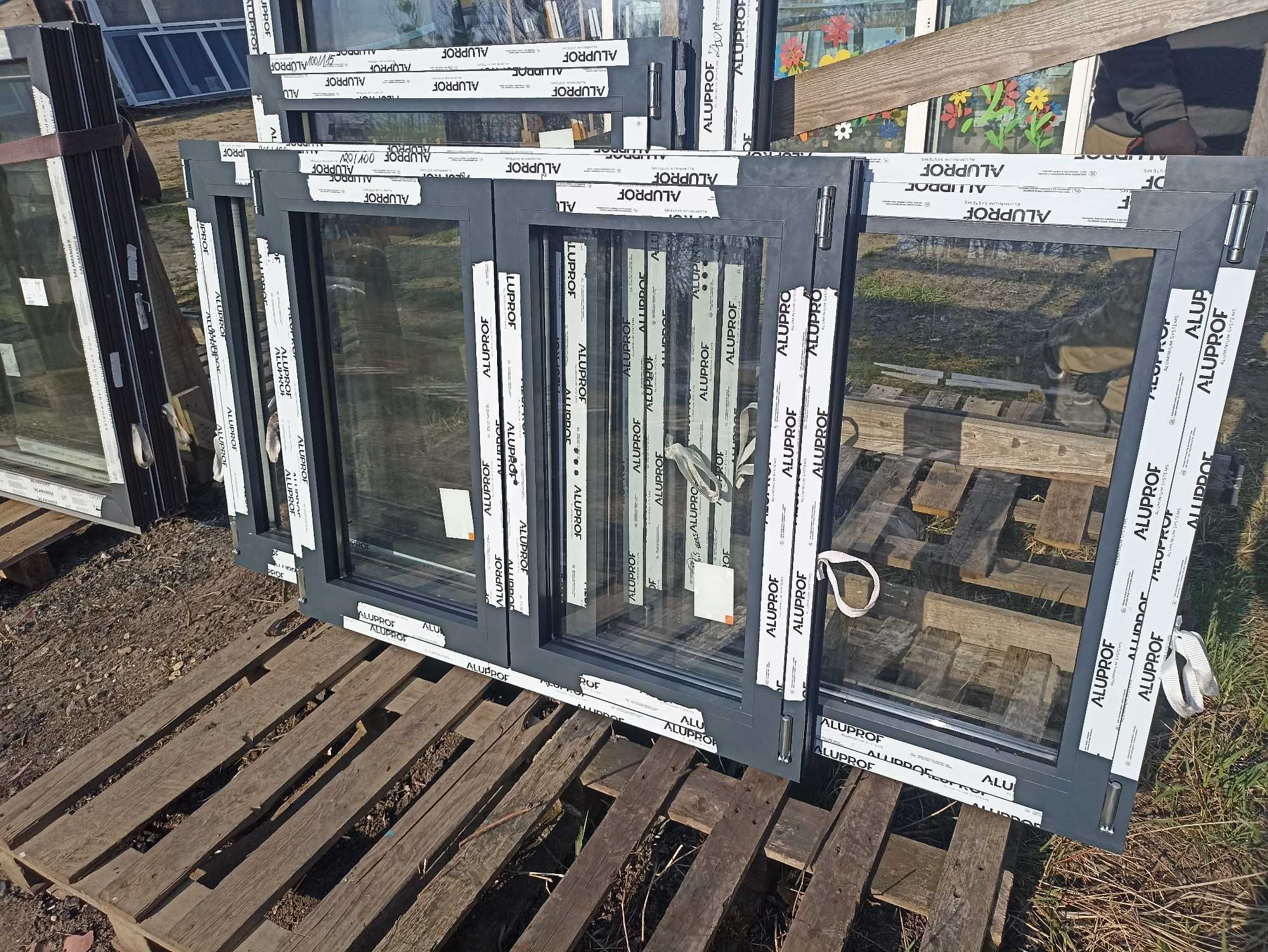 Okno aluminiowe 120/100 antracyt ruchomy słupek