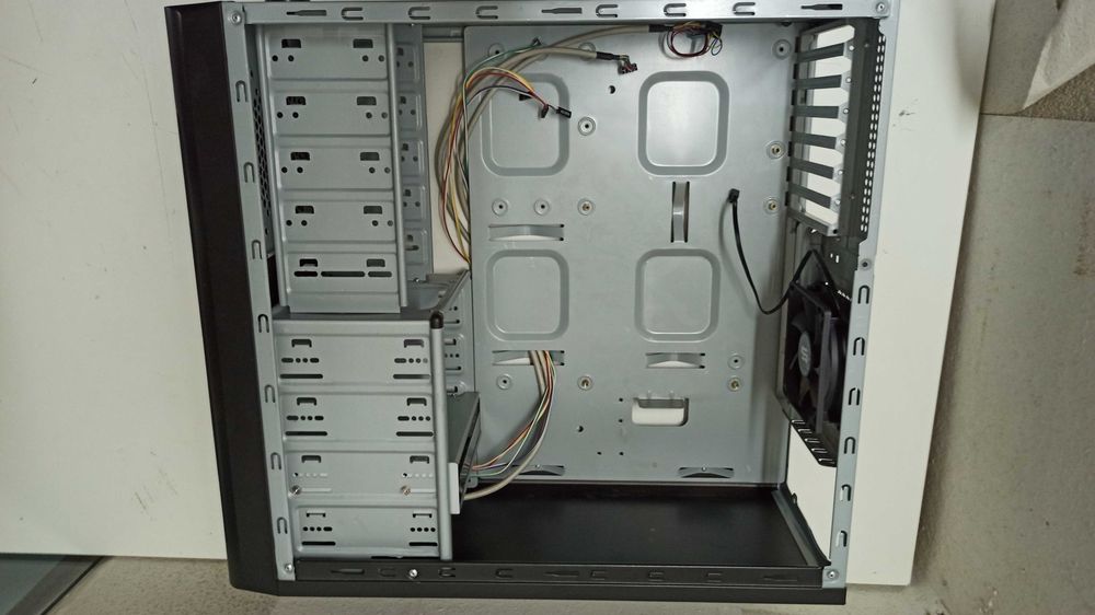Obudowa Logic B38