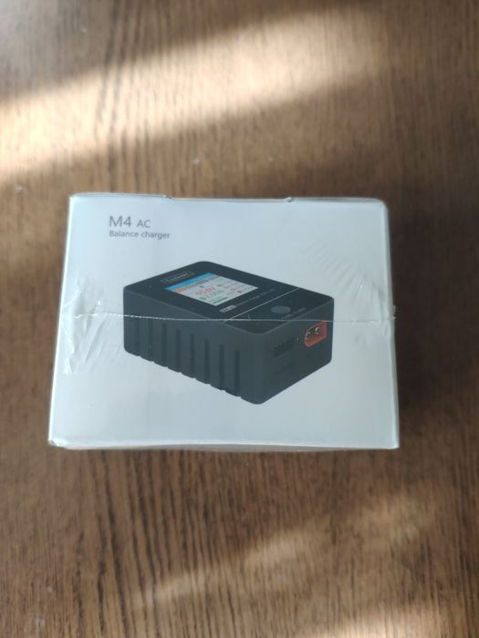 ToolkitRC M4AC зарядний пристрій