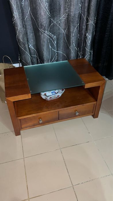 Vendo mesa de madeira ( madeira verdadeira )