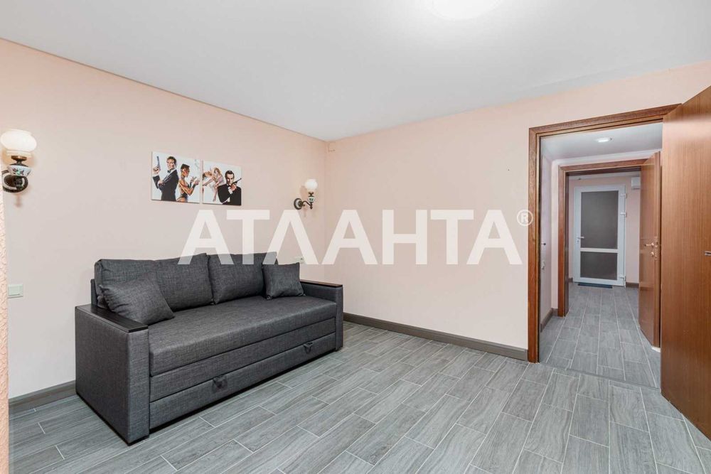 Гостиница в пешей доступности 13 фонтана! Бассейн!