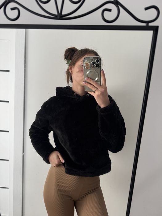 Bluza grubsza welurowa ciepła krótka z kapturem