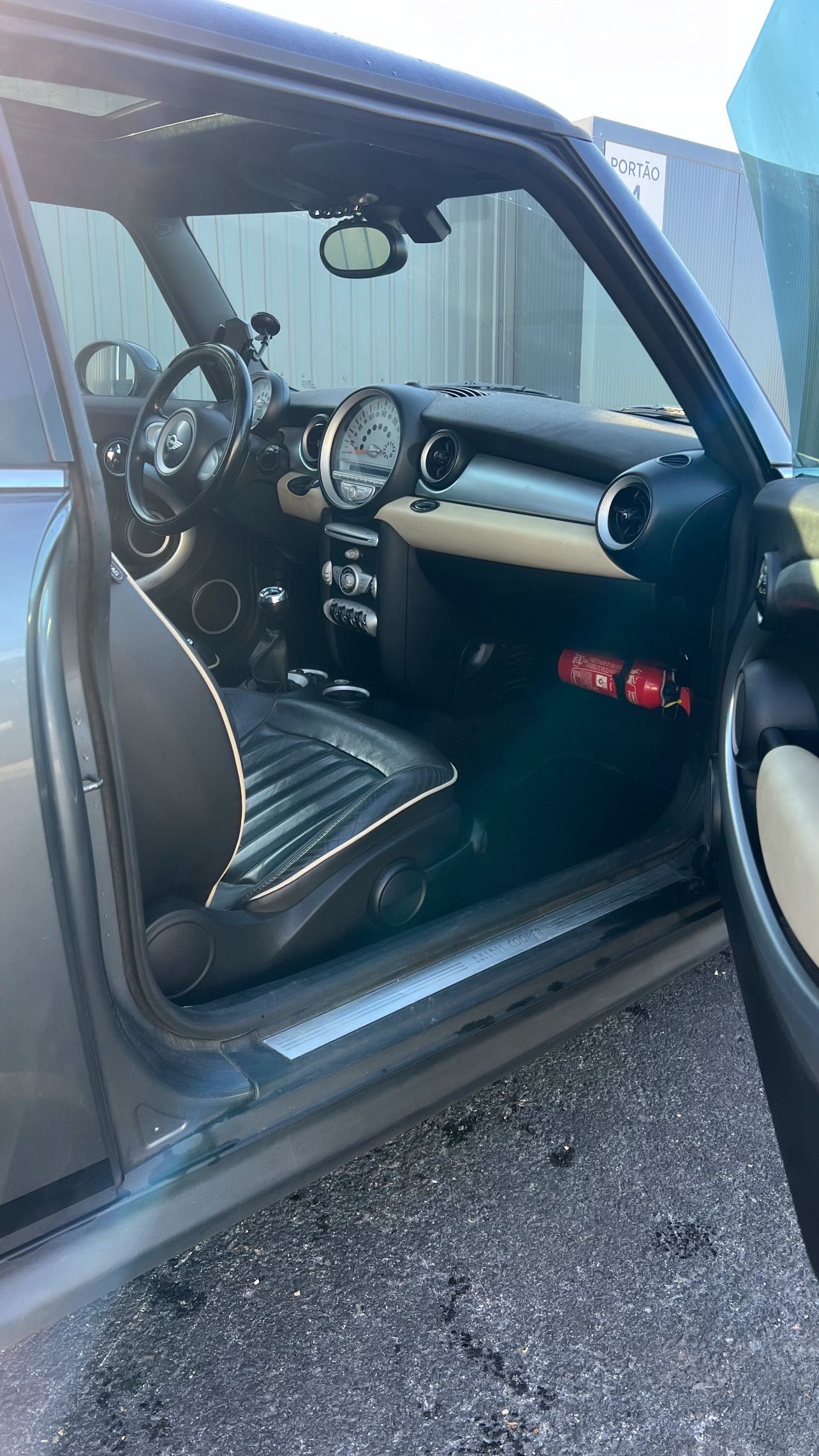 Mini Cooper D cinzento