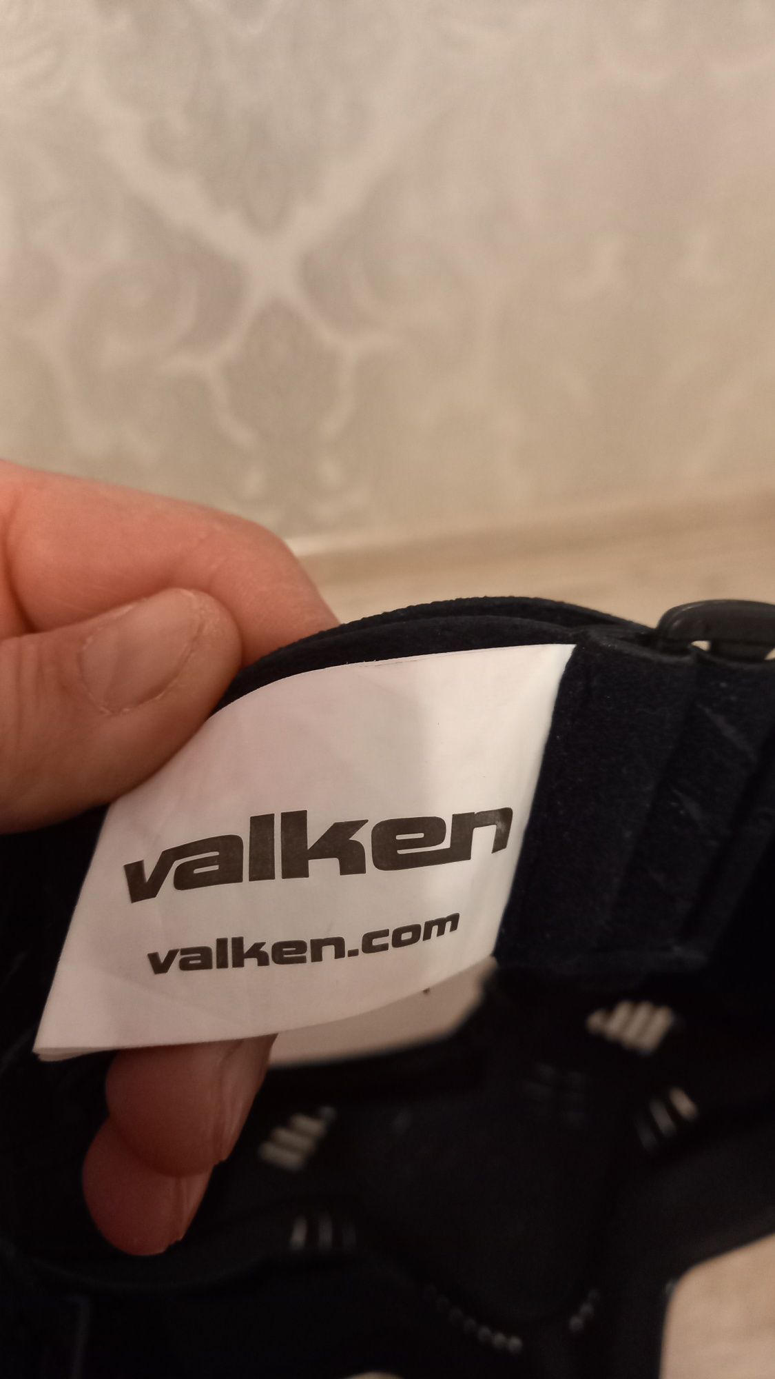 Продам пентбольный шлем Valken.