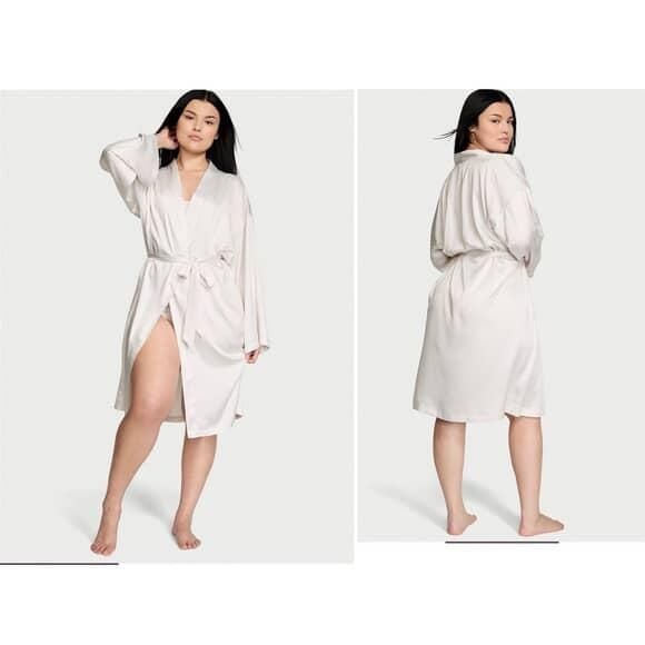 Сатиновий халат Satin Midi Robe Victoria’s Secret
Сатиновий халат Sati