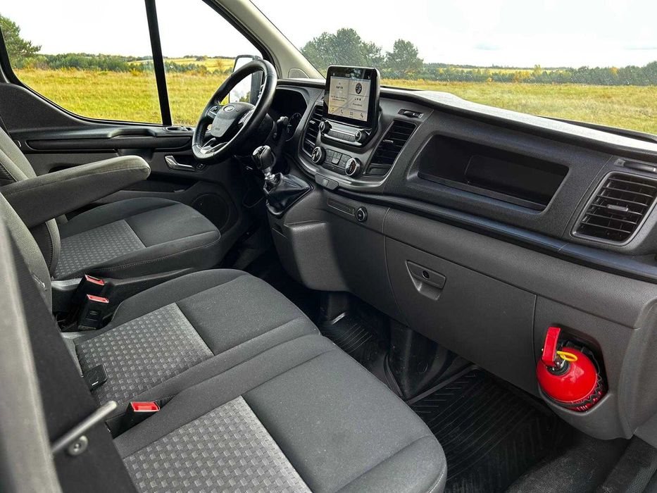 Wypożyczalnia samochodów dostawczych Wynajem busów dostawczych Ford