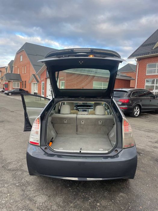 Продам Toyota Prius Hybrid 1.8