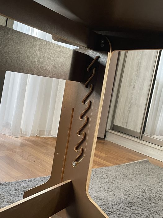 Продаю дерев'яний стіл з регулюванням висоти