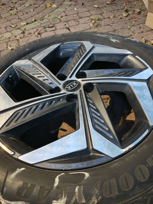 Koła 19 Kia EV6 /Hyundai/ Goodyear 4 seasons /235 555 R19