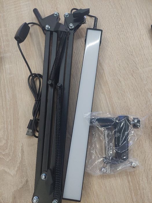 Lampa biurkowa LED z ramieniem na sprężynach + uchwyt do blatu – USB