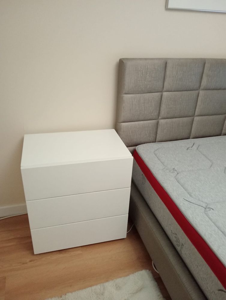 Cama + Colchão + Mesas de cabeceira