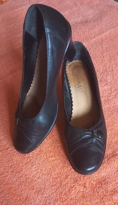 Жіночі шкіряні туфлі