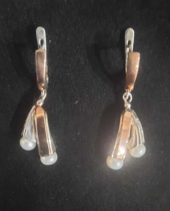 Серьги 925 с золотой пластиной с натуральным жемчугом.