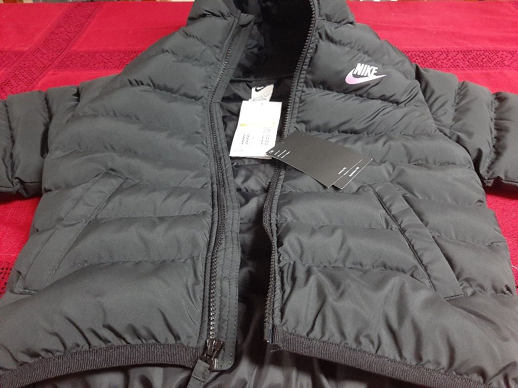 Casaco criança preto da Nike novo S  9/10