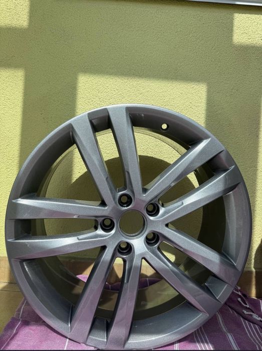 Оригінальні диски VW R-Line 19″ – Salvador (OEM 561 601 025 P)