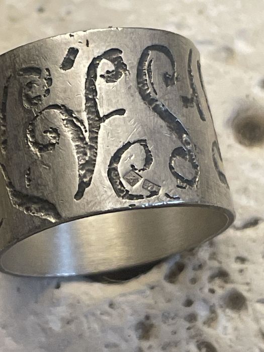 Stary srebrny Pierscionek z dyndalkiem koral antykwaryczny