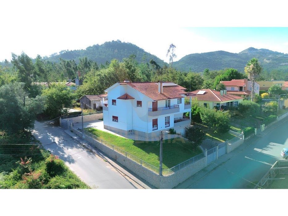 Moradia Bi-Familiar T2+T3 em Arcozelo, Ponte de Lima