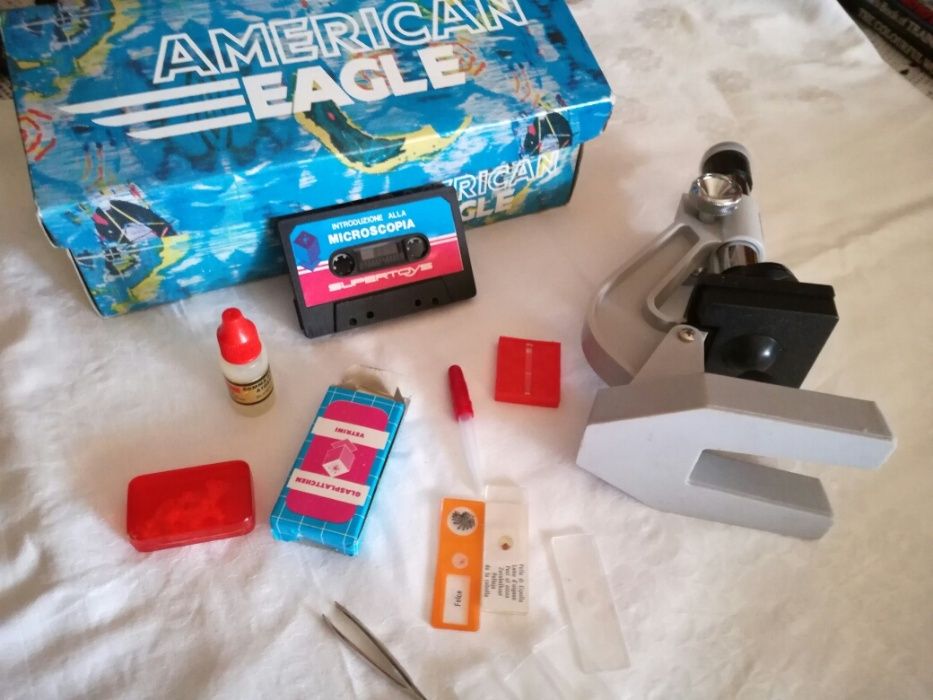 Microscópio novo com Kit de experiências