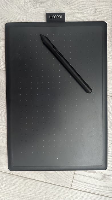 Продам графічний планшет one by wacom M
