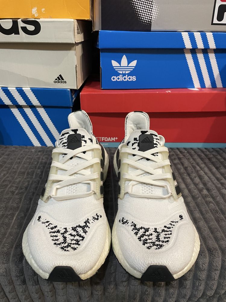 Кросівки Adidas Ultraboost 22 38(24см) оригінал