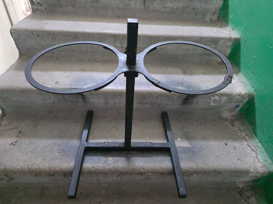 Продам собачью подставку для еды с нержавеющими  мысками мысками