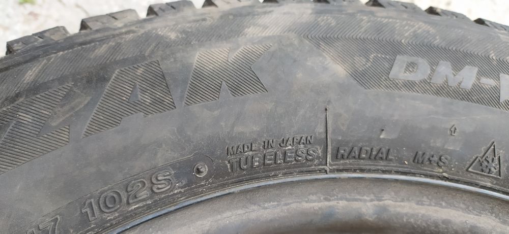 Продам зимние резину 225 65 17 на дисках  состояние новая