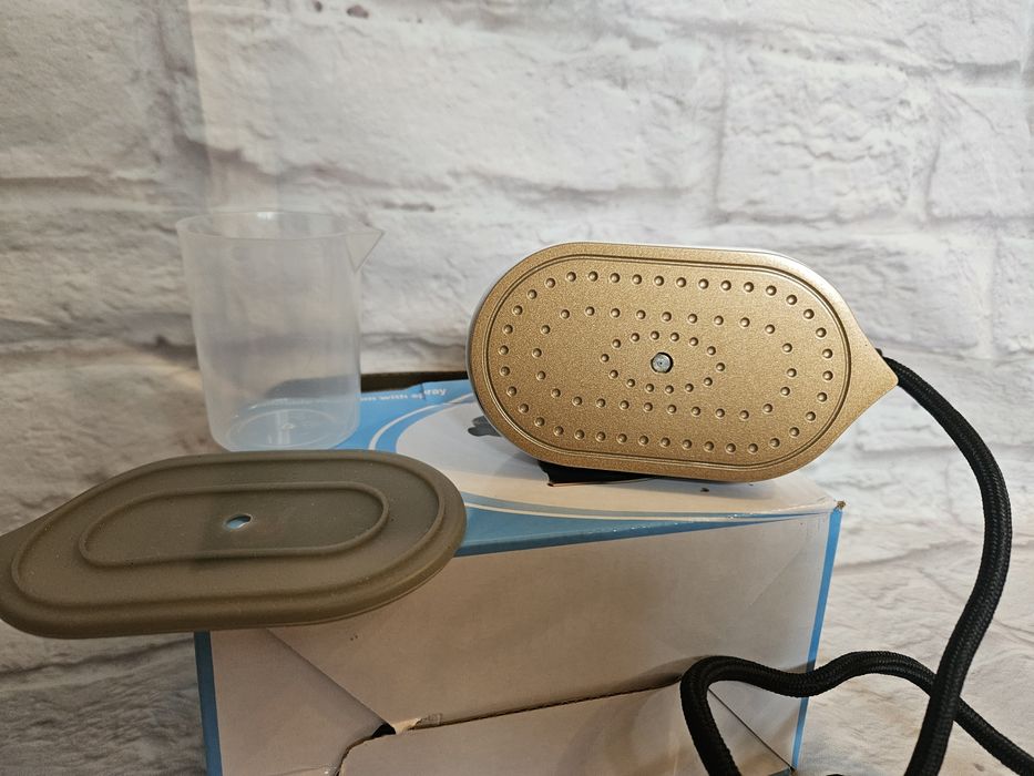 Mini żelazko przenośny turystyczne