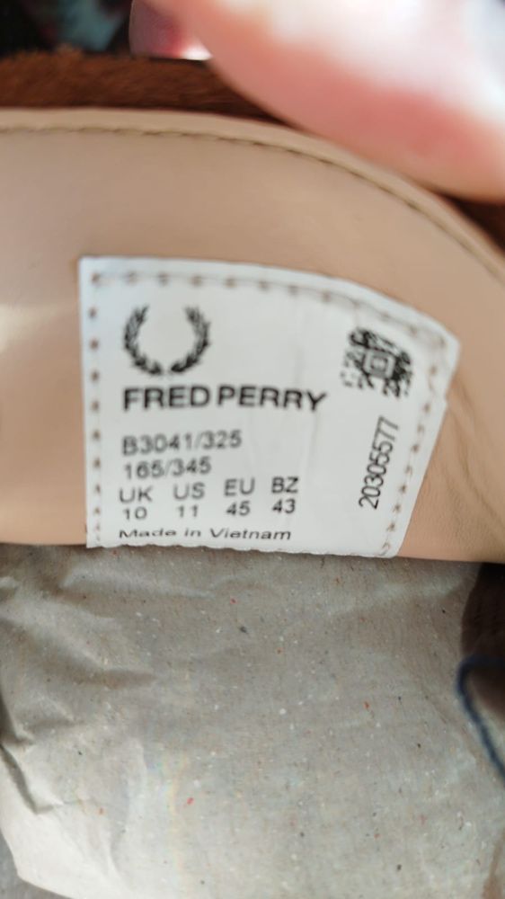Ténis novos, em pele Fred Perry nr. 44