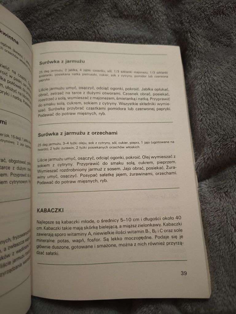 Przyrządzam surówki i sałatki
