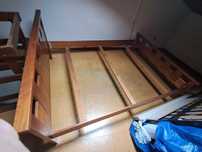 Cama de casal de madeira