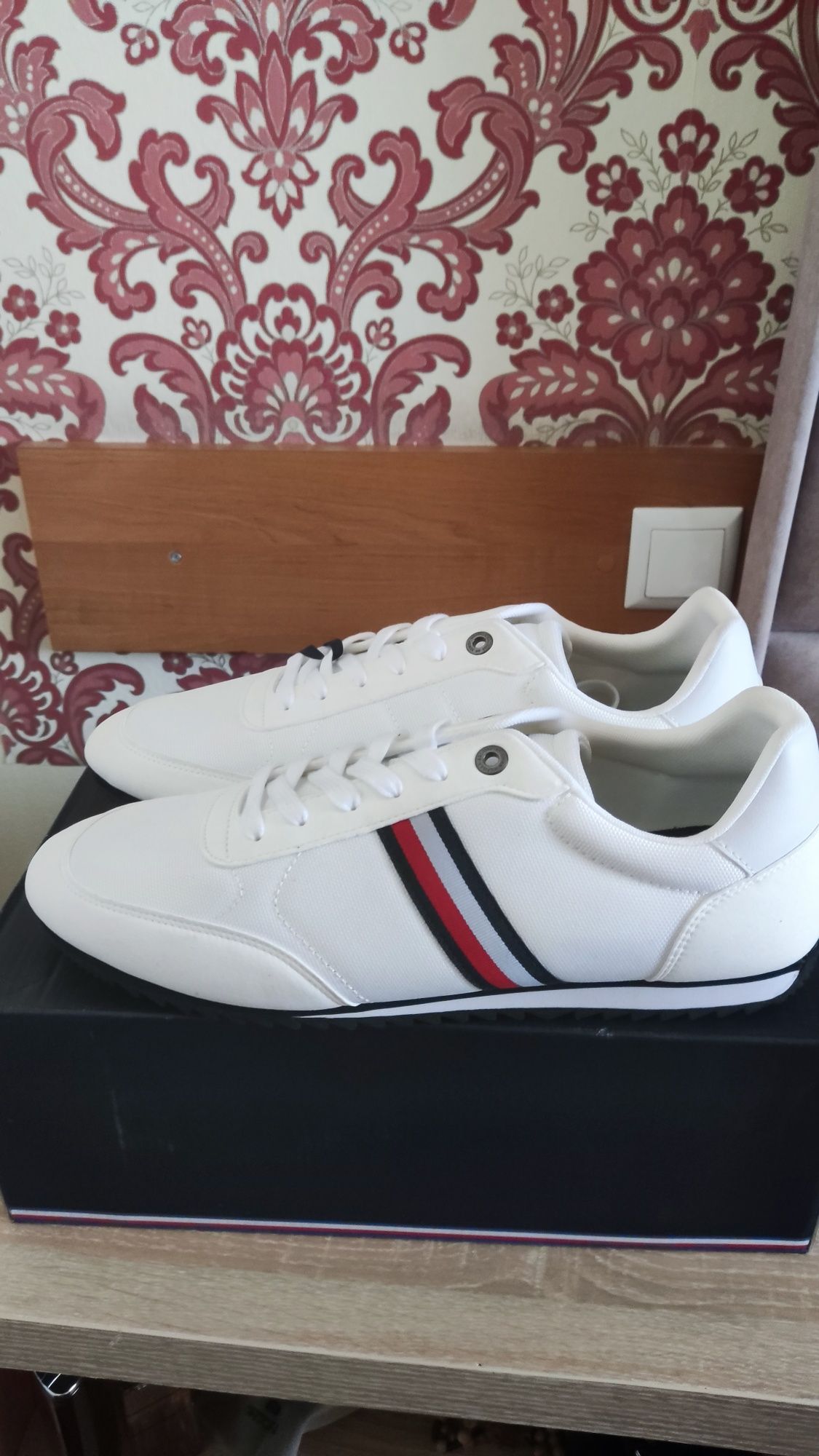 Продам кросівки Tommy Hilfiger white