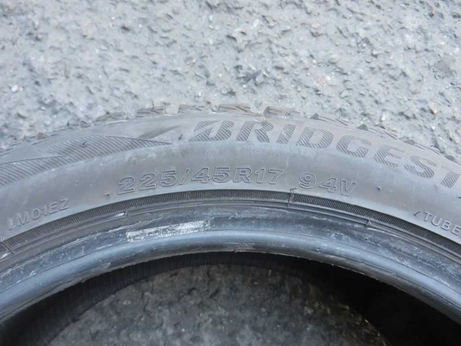 225/45 R17 94V Bridgestone BlizzakLm001 зима 2штуки 2019-22рік