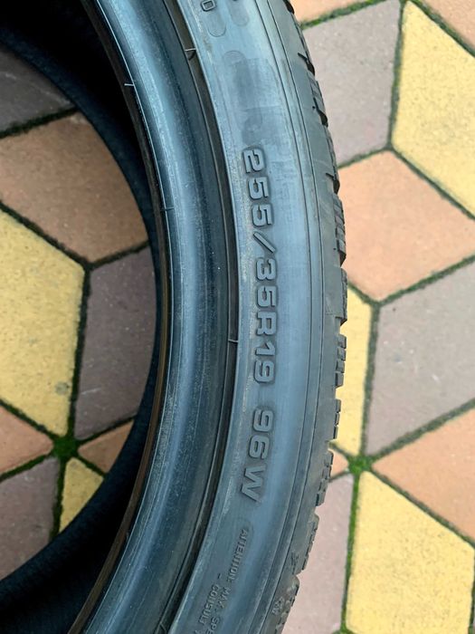255/35 R19 GoodYear UltraGrip Performance 3. Шини зимові 4 шт. 2023рік